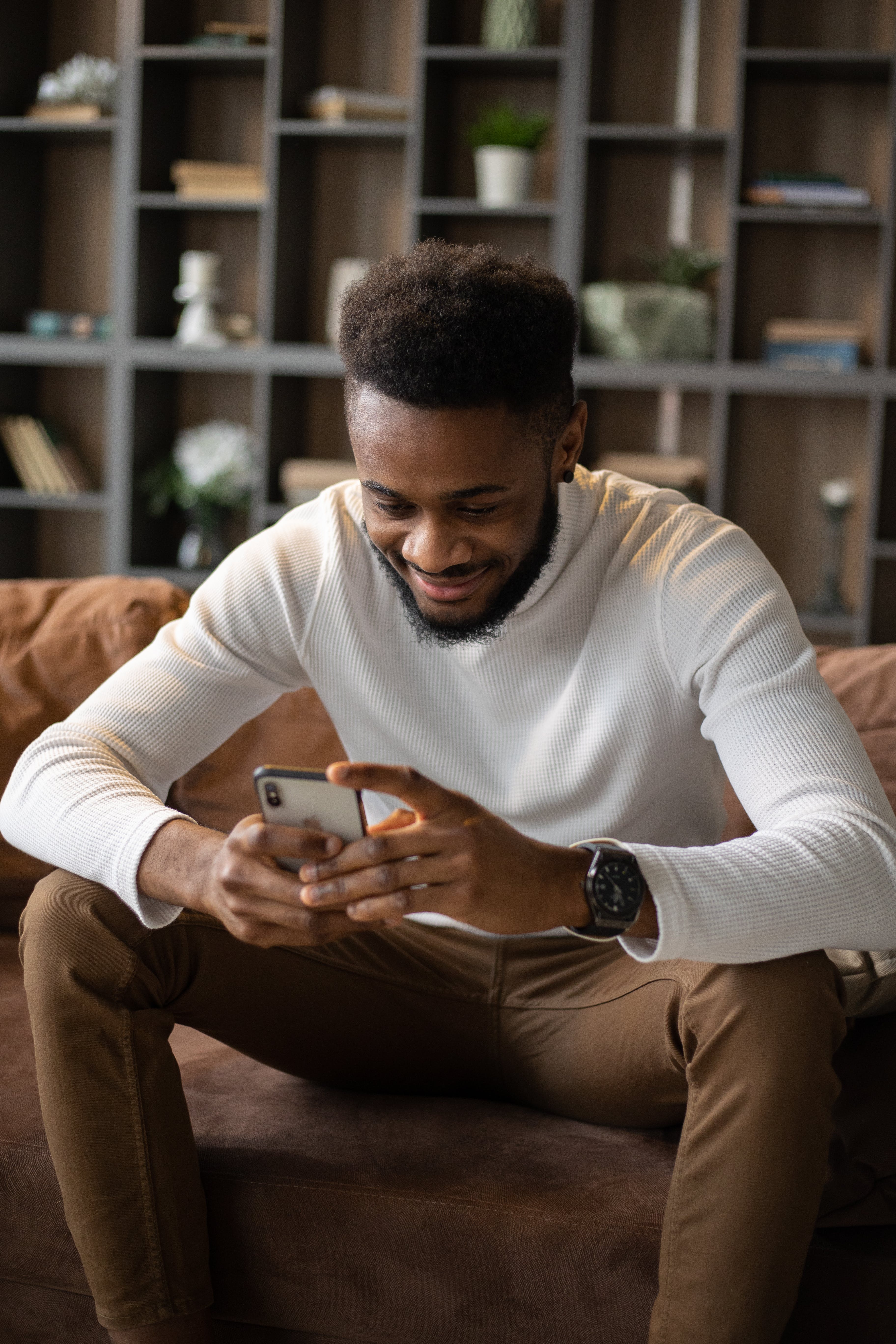 back man smiling at the phone using community-driven apps