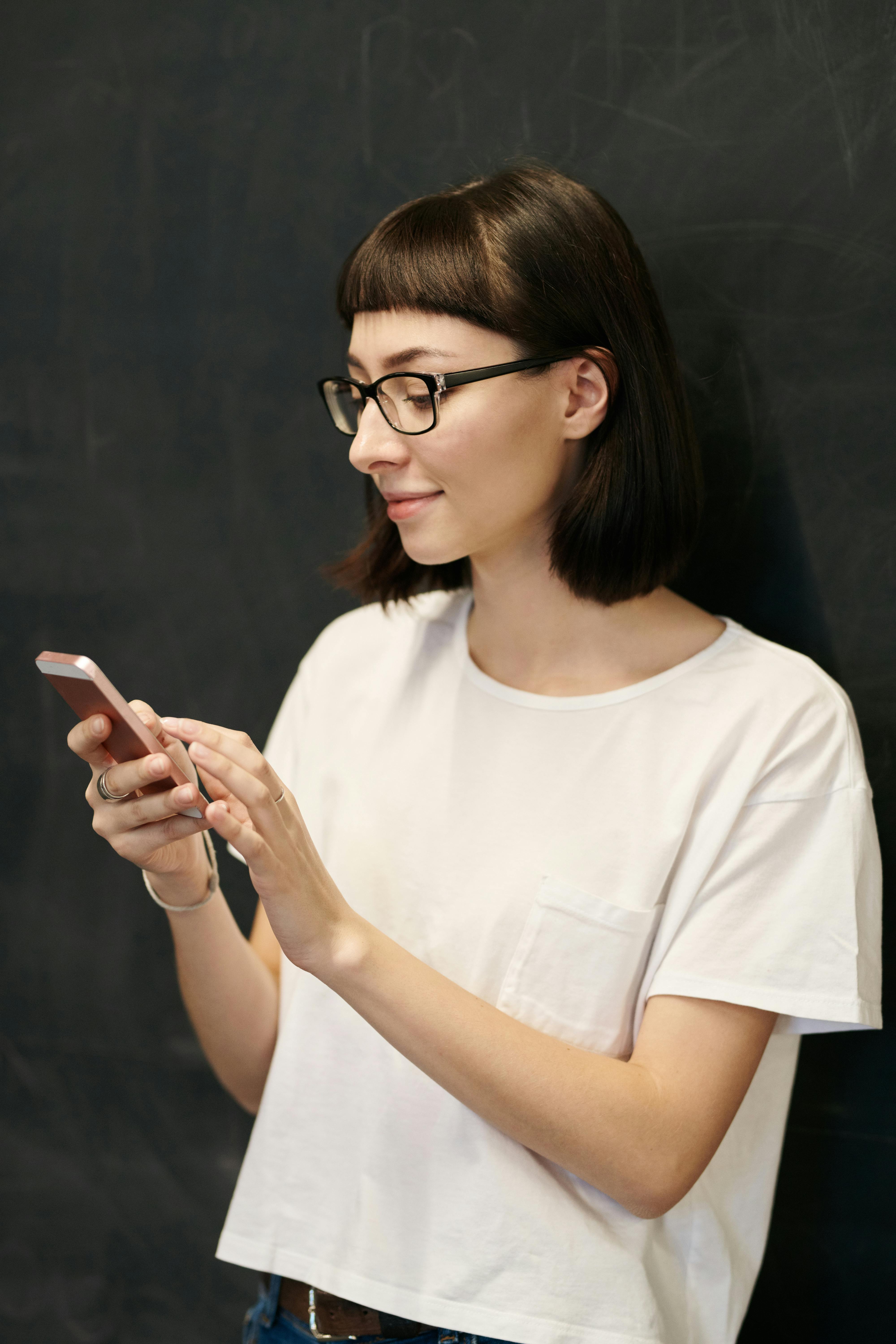 app customer service girl browsing app 